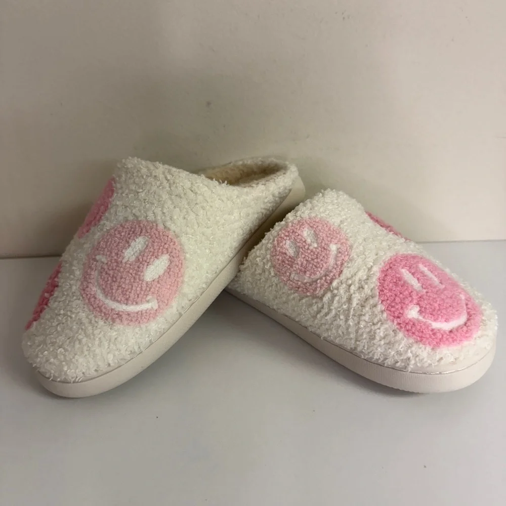 Kids Cozy Pink Smiley Face Slippers, Kids Size 3/4